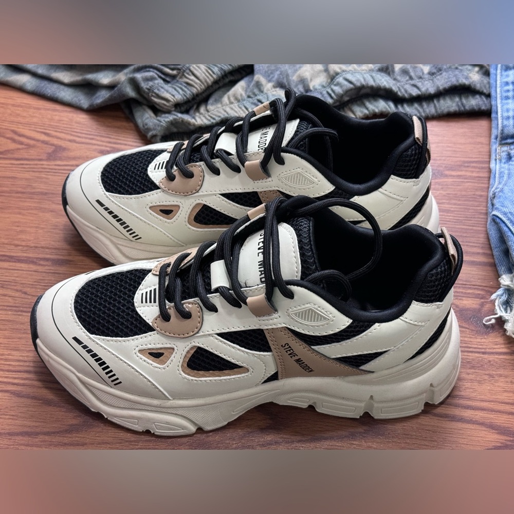 Steve Madden Sneakers